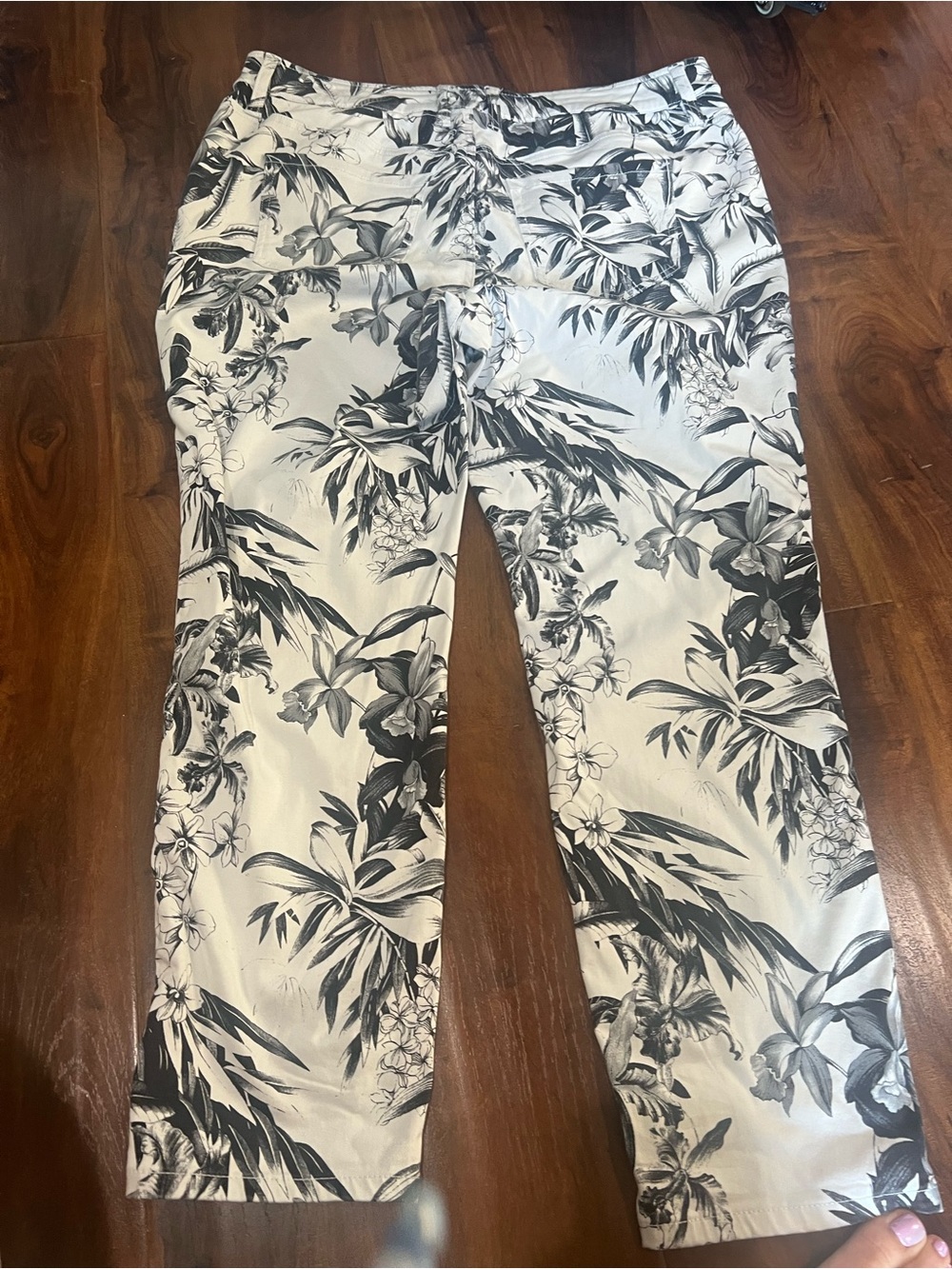 Women’s Tommy Bahama Black & White Floral Print Chinos